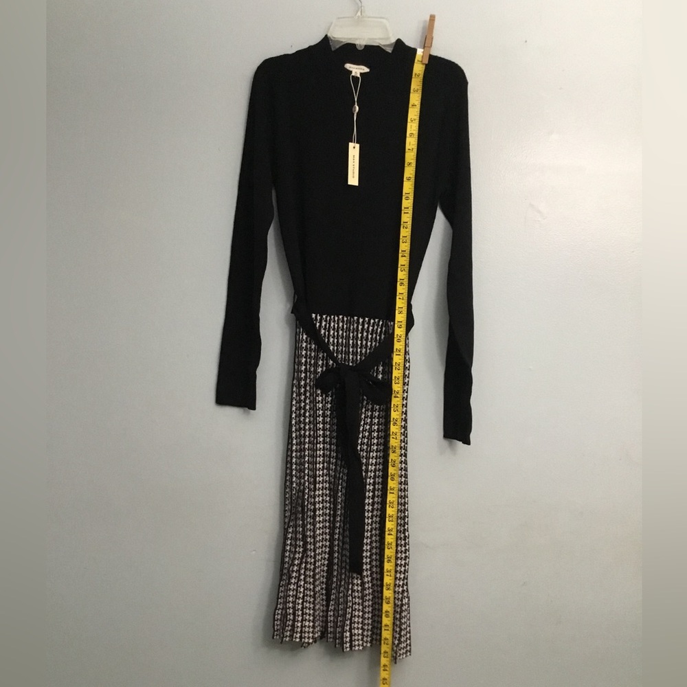 MAX STUDIO DRESS - Picture 7 of 16